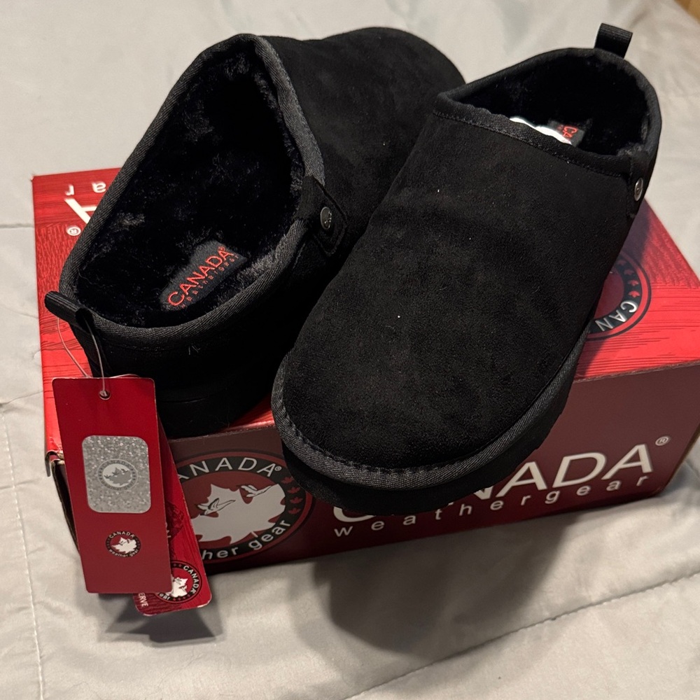 Canada Weathergear Women's Black Slippers